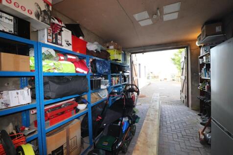 Garage/Workshop