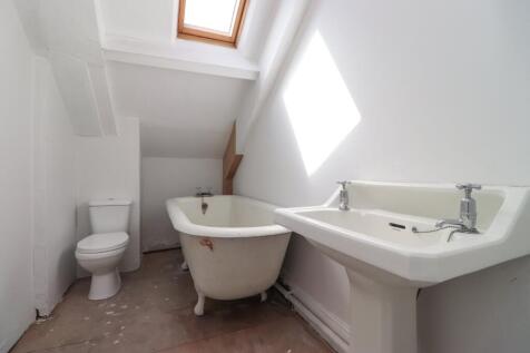 Second floor bathroom 