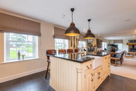 Dining Kitchen Area