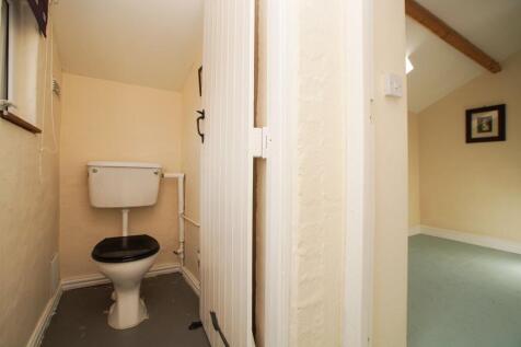 Annexe Cloakroom