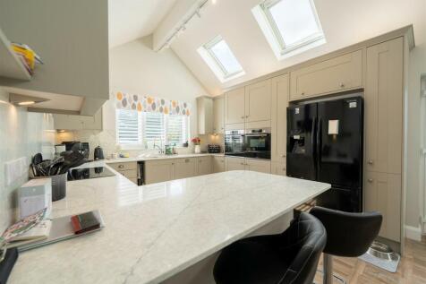 Kitchen 1.jpg