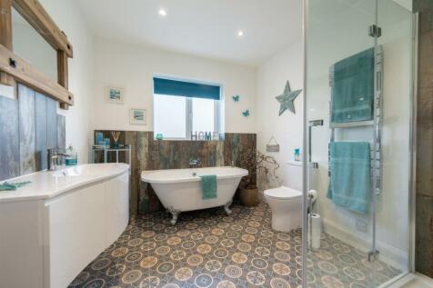 Family Bathroom.jpg