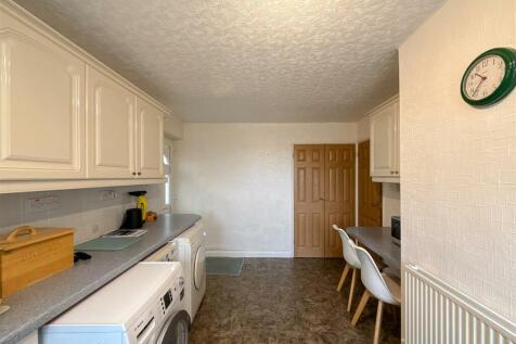 Kitchen 2.jpg