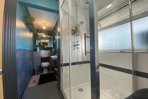 Shower Room: