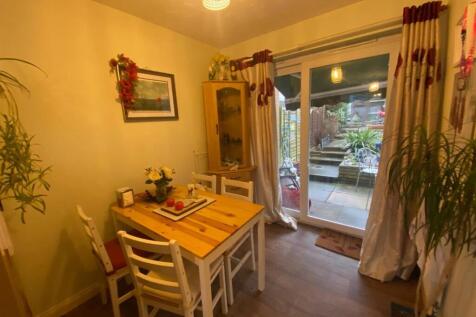 Dining Area: