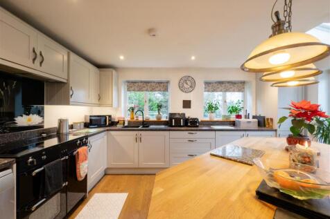 Kitchen 1.jpg