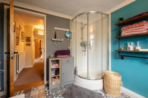 Bathroom 2.jpg