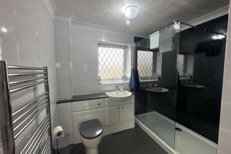 Shower Room: