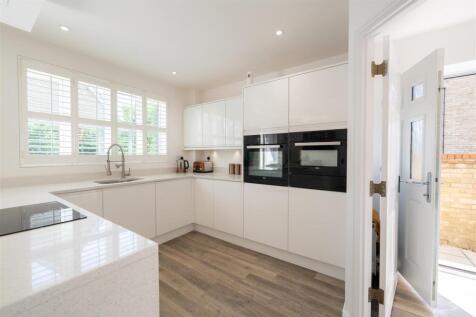 Kitchen 1.jpg