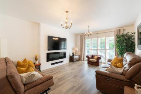 Living Room .jpg