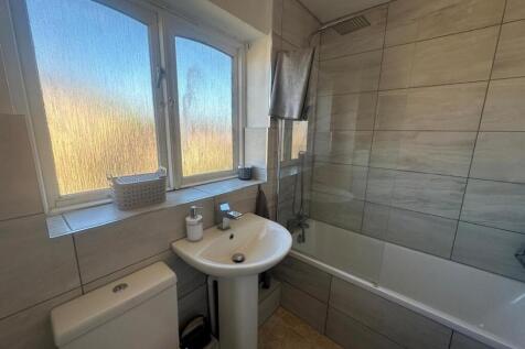 Family Bathroom.jpg