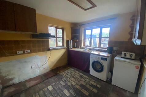 Kitchen: