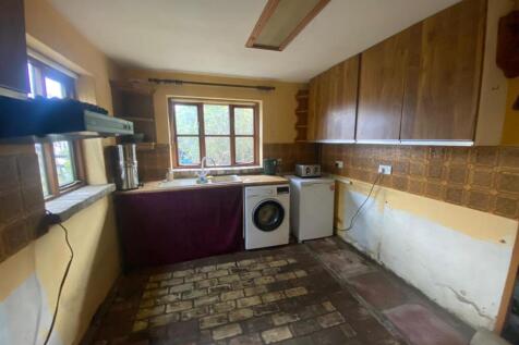Kitchen: