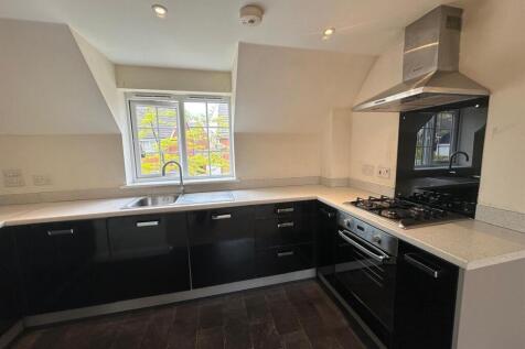 KITCHEN/SITTING ROOM: