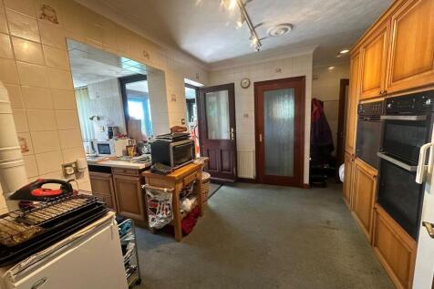 Kitchen/Dining Area