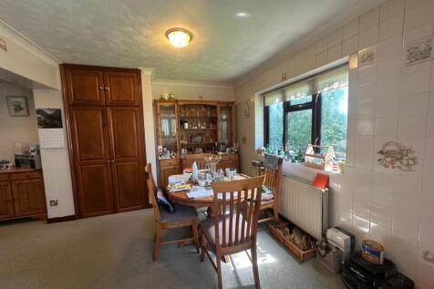 Kitchen/Dining Area