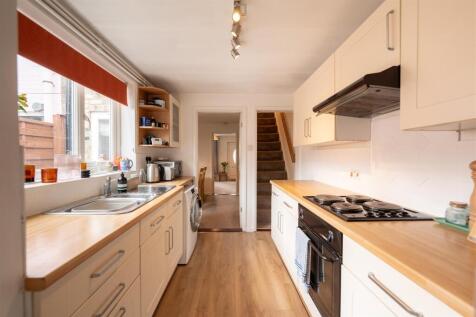 Kitchen 1.jpg