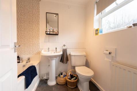 Bathroom 1.jpg