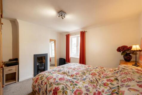 Bedroom 1.jpg