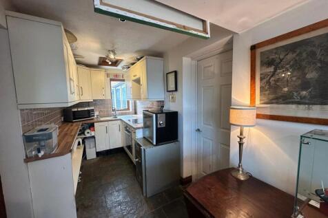 Entrance Hall/ Kitchen