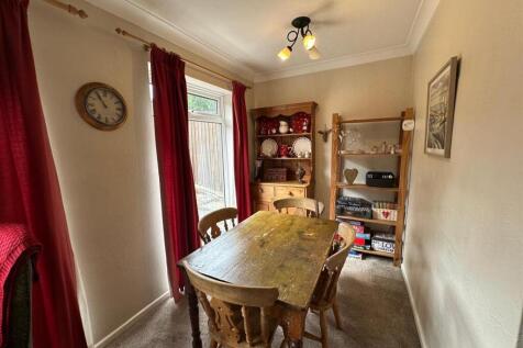 Sitting Room/Dining Room