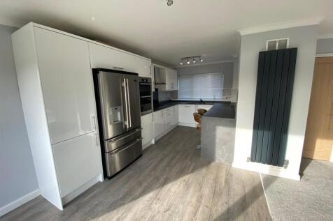 KITCHEN/DINER: