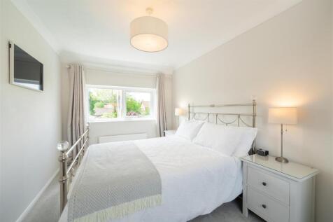 Bedroom 1.jpg