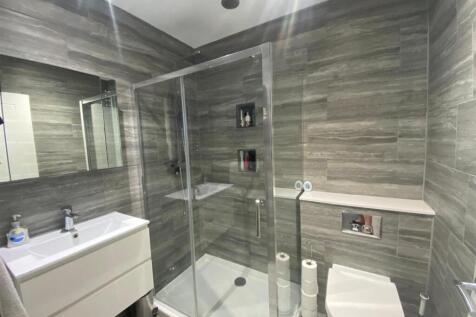 Shower Room: