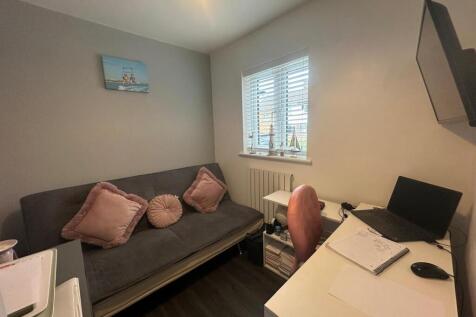 Bedroom Four/Home Office: