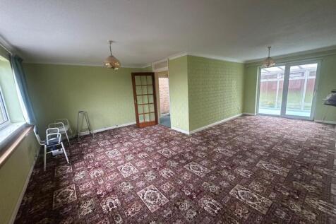 Sitting Room/Dining Room