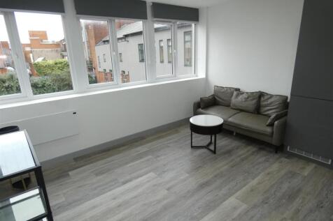 305 charles house lounge 2.JPG