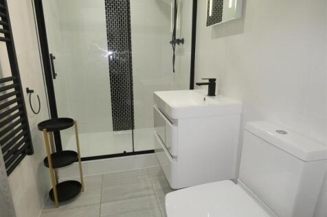 305 charles house shower room.JPG
