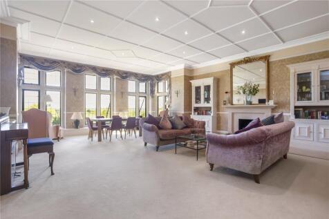 Sitting/Dining Room