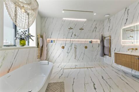 Principal Bathroom