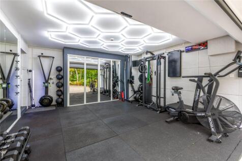 Double Garage/Gym