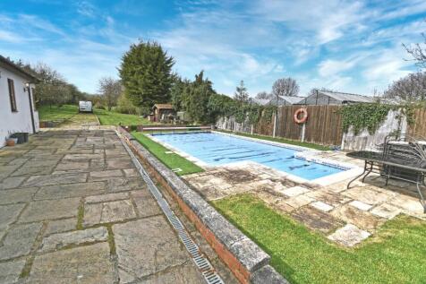 Garden &amp; Pool