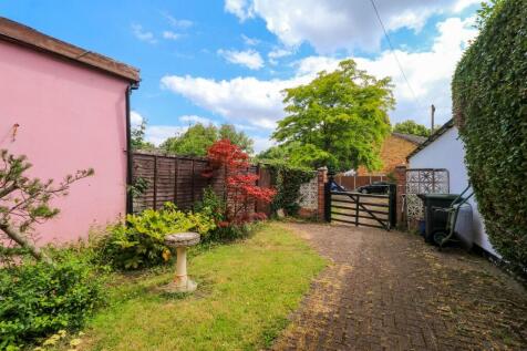 Front Garden &amp; Parki