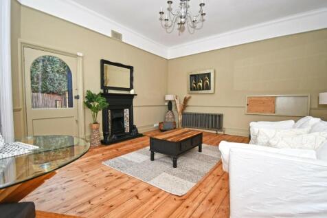 Sitting/Dining Room