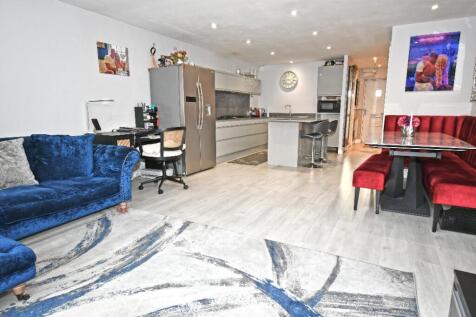 Sitting/Dining Room