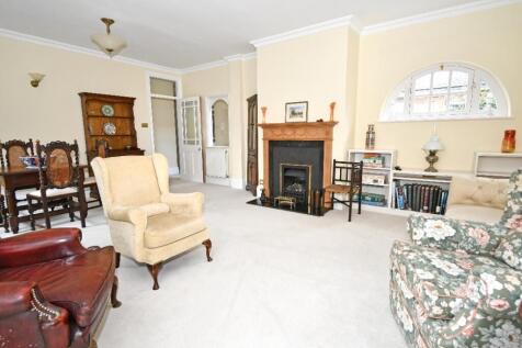 Sitting/Dining Room