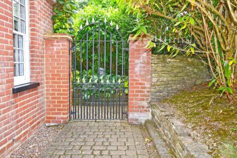 Side Gate