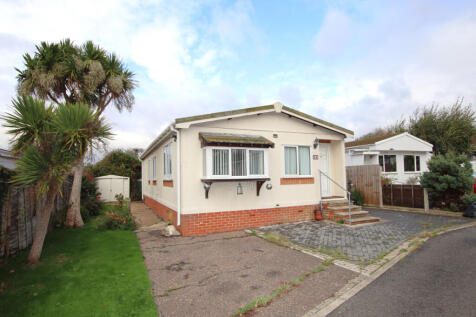 2 bed park home for sale Greenlawns, Little Clact