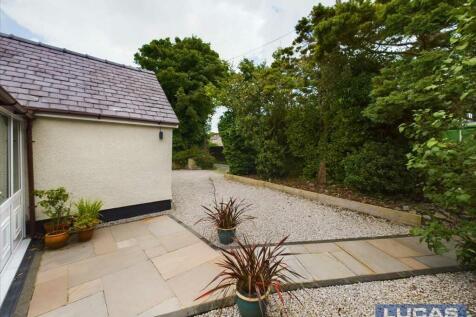 Front Garden Area