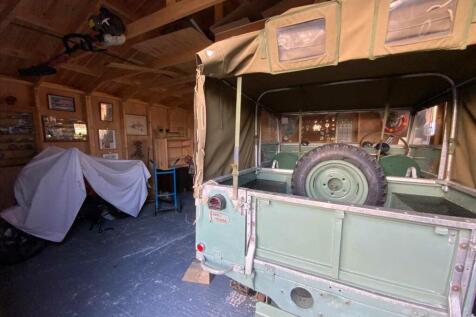 Garage/Workshop