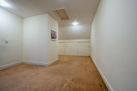 Shaped Bedroom 3