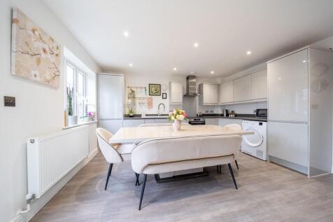 Kitchen/Dining Rm