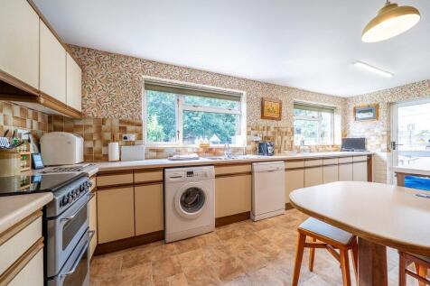 L-Shaped Kitchen