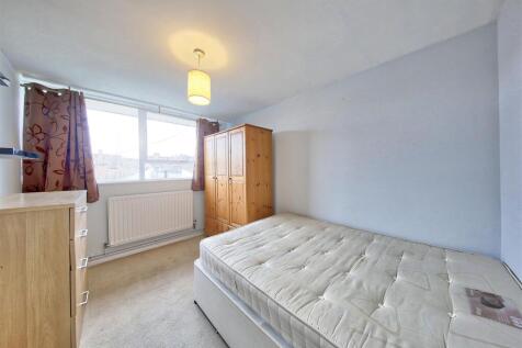 11_shoreham_close_bed2.jpg