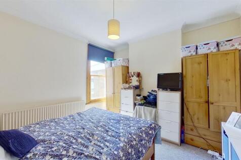 Allfarthing-Lane-Earlsfield-SW18-07162022_152038.j