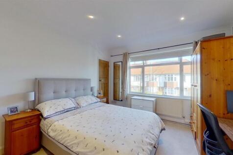Godley-Road-Earlsfield-SW18-12172020_222551.jpg